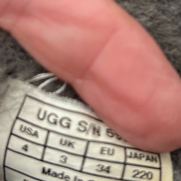 Ugg Bailey Button Short Boot - Picture 7 of 7